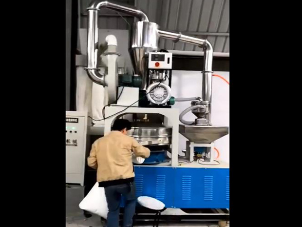 塑料磨粉机视频