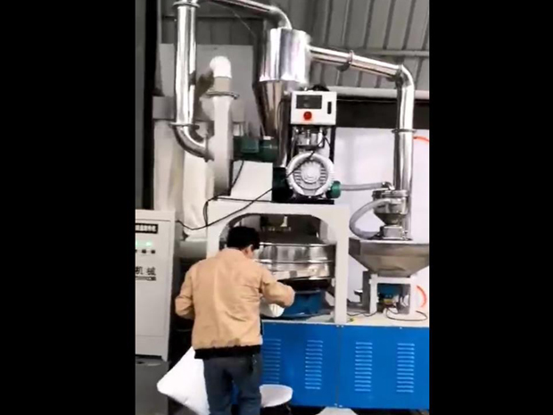 塑料磨粉机视频